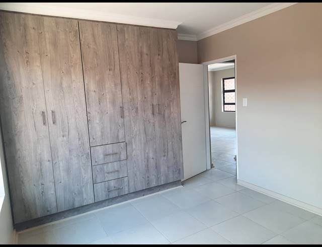 3 BEDROOM TOWNHOUSE TO LET IN LANGENHOVENPARK